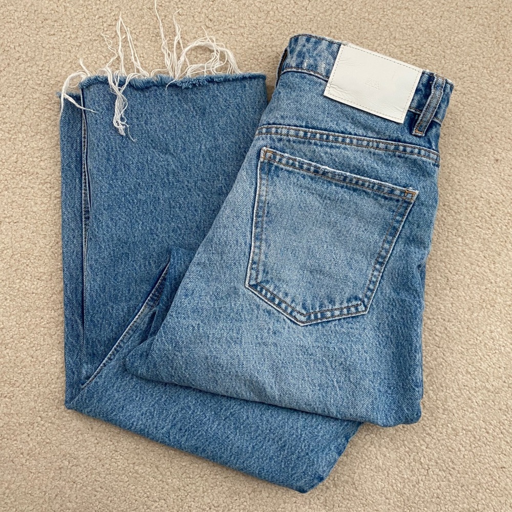 Zara Hi-Rise Straight Leg Jean (Size 4)